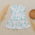 Robe tropicale fleurs corail feuilles vertes – fond bohème